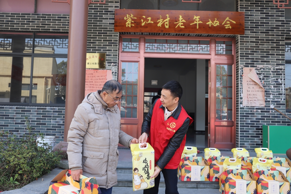 暖春意，敬老情-开云中国多年坚持慰问孤寡老人